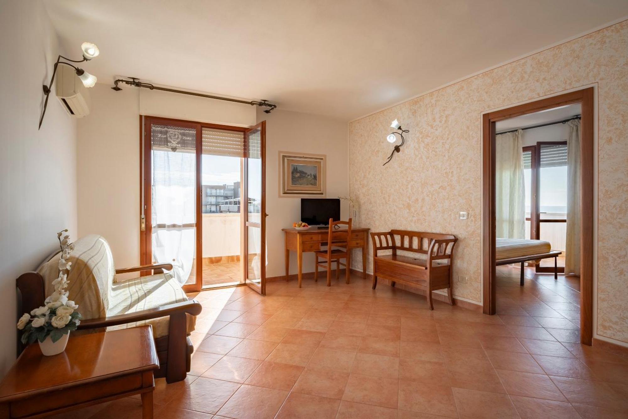 Lola Piccolo Hotel E Appartamenti Marina di Grosseto Exterior photo