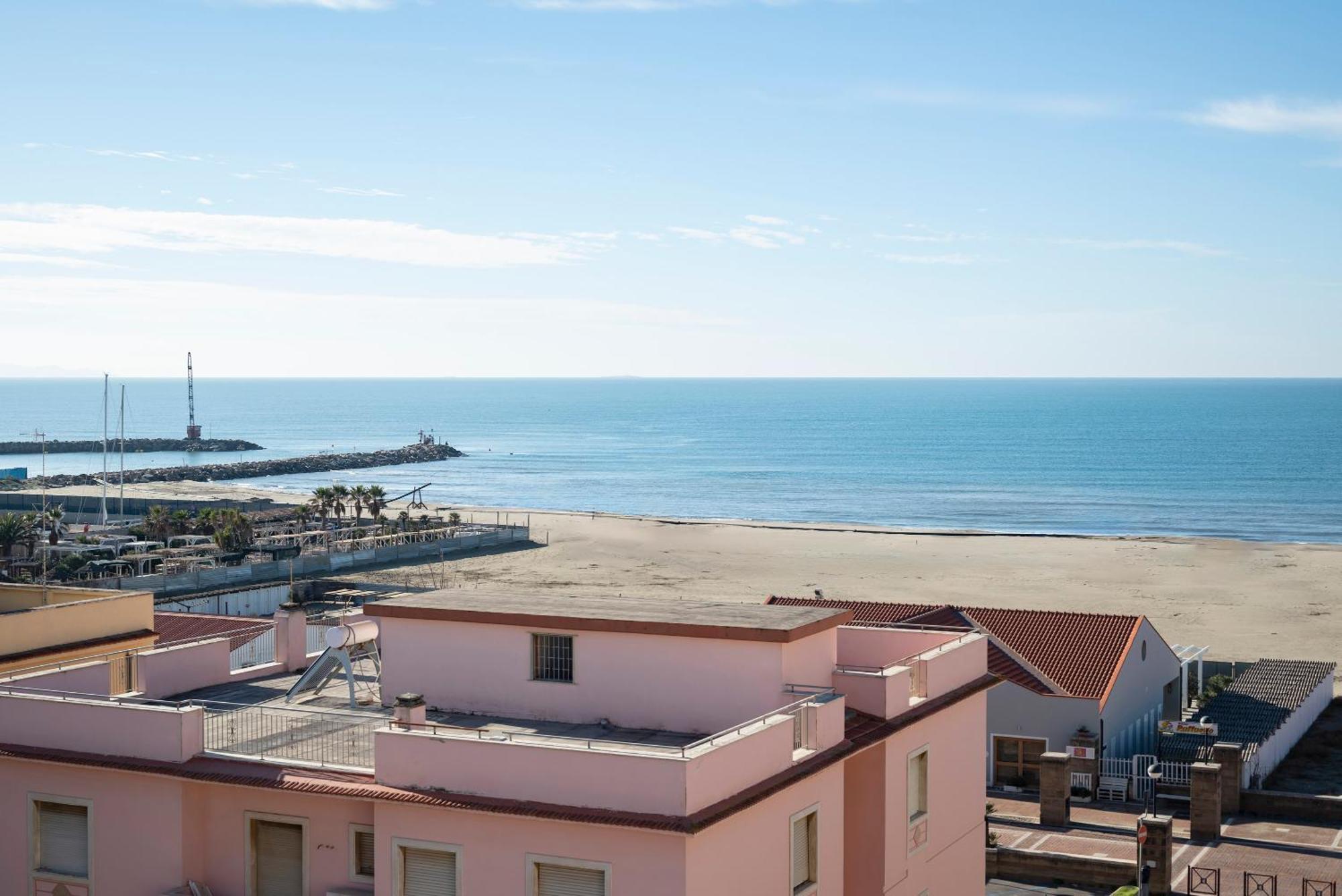Lola Piccolo Hotel E Appartamenti Marina di Grosseto Exterior photo