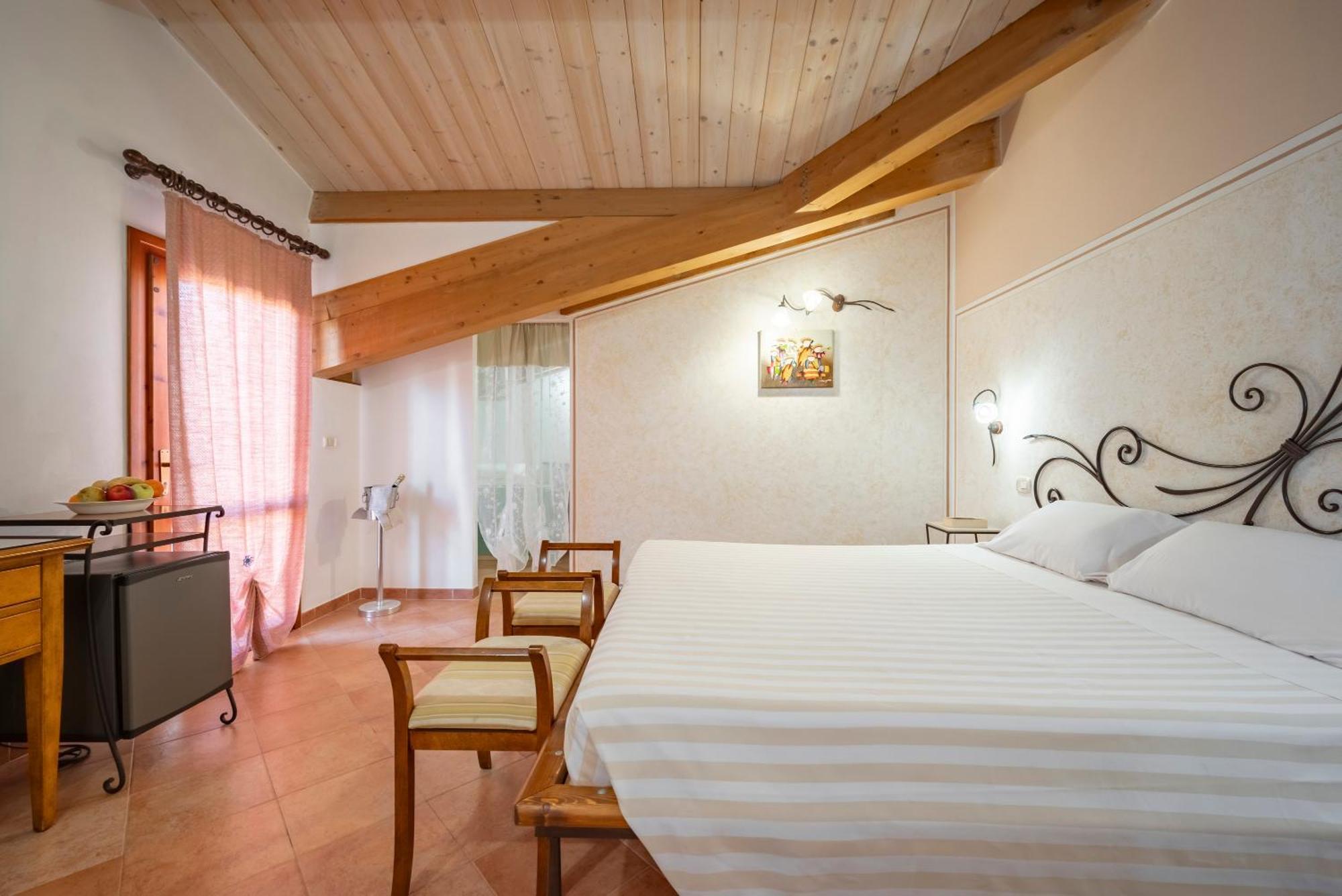 Lola Piccolo Hotel E Appartamenti Marina di Grosseto Exterior photo