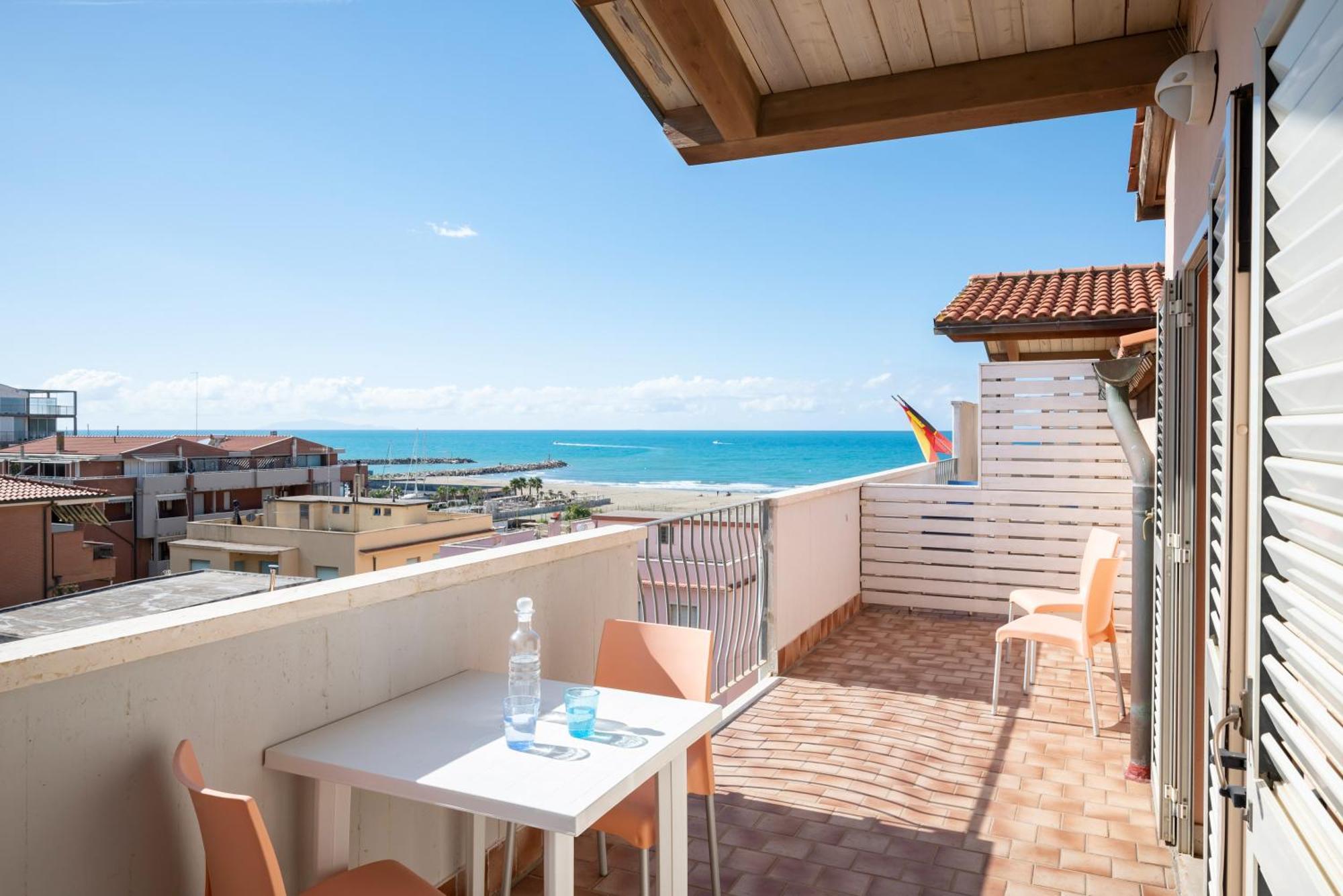 Lola Piccolo Hotel E Appartamenti Marina di Grosseto Exterior photo